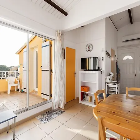 Apartment Modern Seaside In